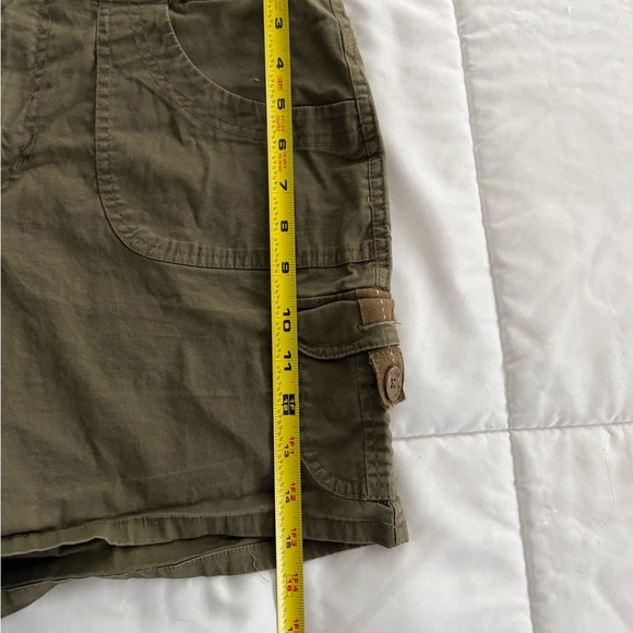 Gloria Vanderbilt Women’s Olive Army Green Cargo Shorts Size 12 Hiking Outdoors - Picture 7 of 7
